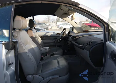 2007 Volkswagen New Beetle 2.5 from USA, damaged, VIN 3VWRF31Y17M411374